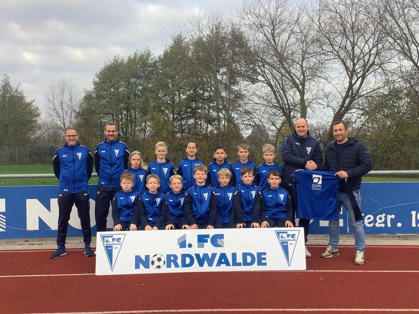 Neue Trainingsanzüge für die E1